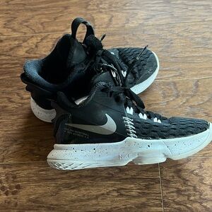 Boys Nike Basketball Sneakers